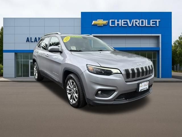 2019 Jeep Cherokee Latitude Plus FWD in Silver — front three-quarter view